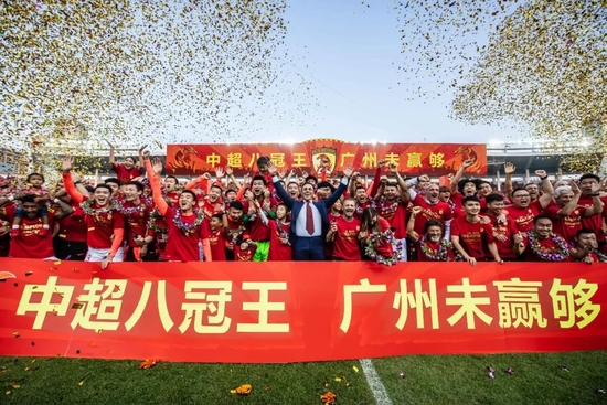 毕竟洪五爷实力比自己强很多，而且吴东海也说，自己没资格当他的狗，现在还在试用期。